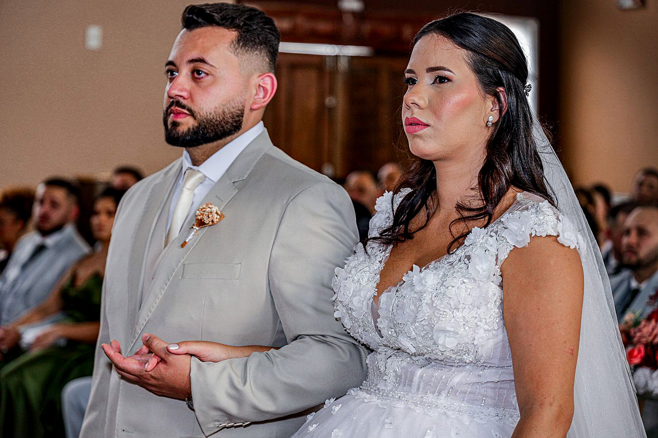Noivos em ensaio durante casamento